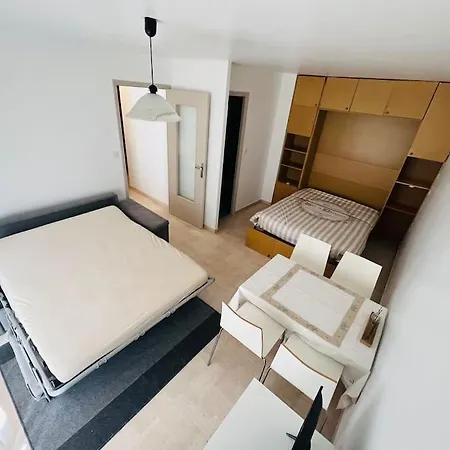 4 Couchages A 200 M De La Avec Garage, Linge De Maison Et Serviettes Pour 30 Euros En Option Apartment